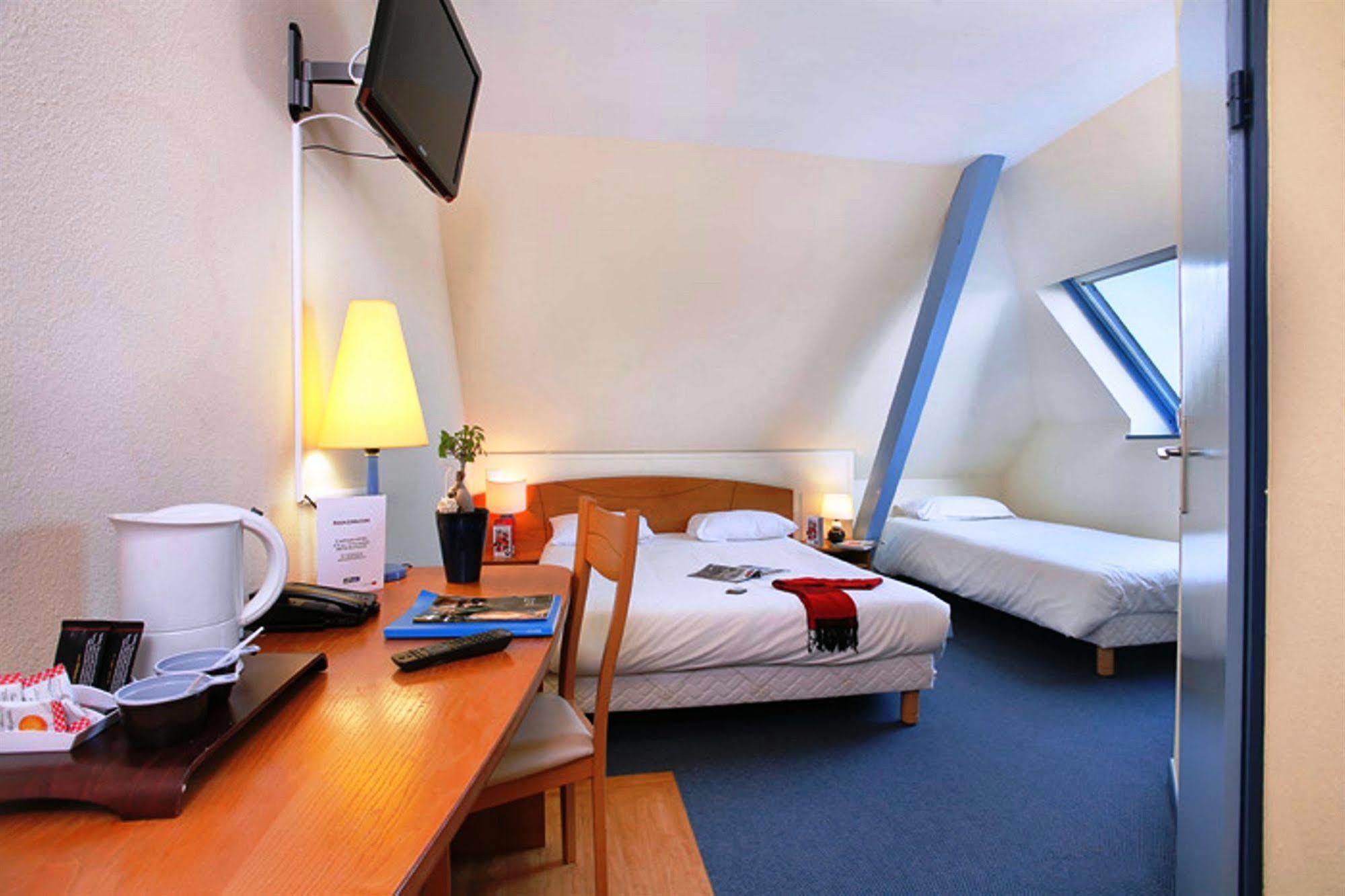 Готель Ibis Styles Bale-Mulhouse Aeroport Блоцайм Екстер'єр фото